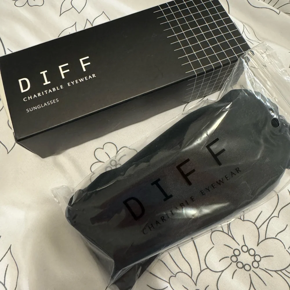 Diff Hailey Sunglasses - Tortoise - Picture 2 of 6